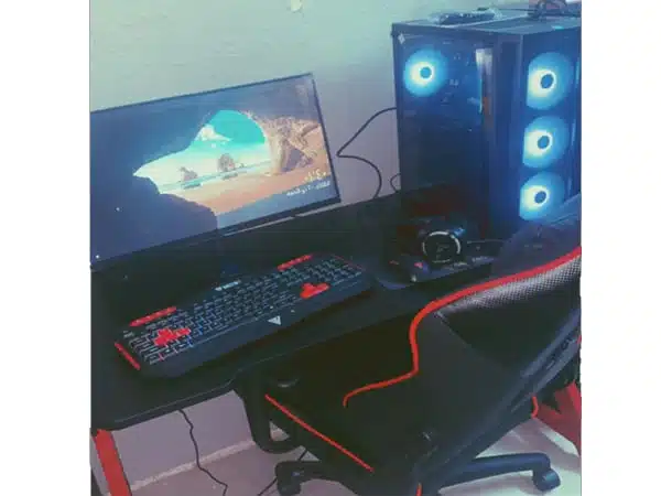 مدينة الحاسب الآلي PC CITY أفضل متجر بي سي سيتي قيمنق مدينة الحاسب الآلي تجميعات احترافية pc شاشات معالجات كروت شاشة كيسات كراسي طاولات العاب